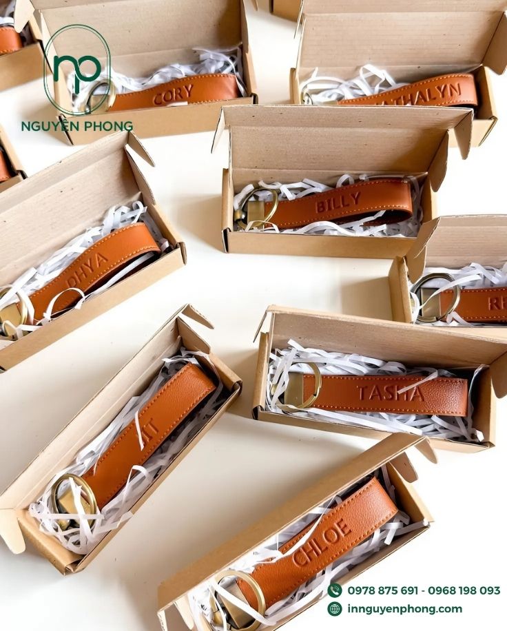 Mẫu hộp carton nắp cài đựng móc khóa